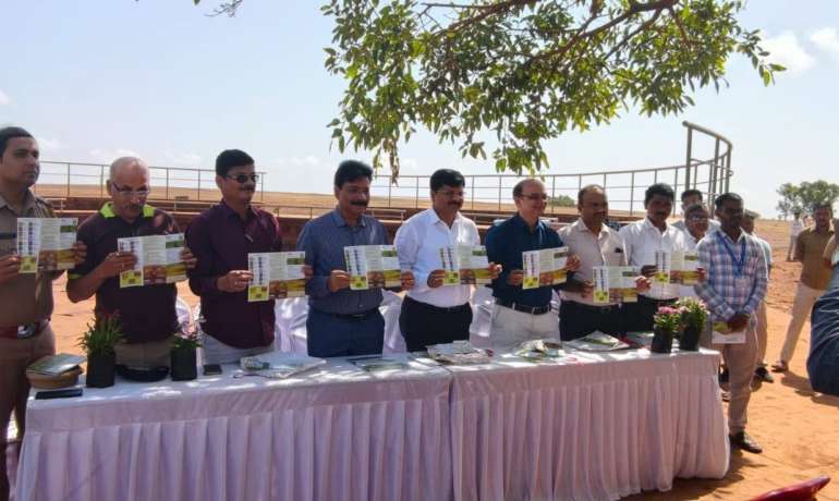पाचगणी टेबललँड पर्यावरण संवर्धन पुस्तिकेचे प्रकाशन Pachgani Table Land Coffee Table Book Published